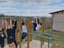 В Боброве активисты установили спорткомплекс для занятий воркаутом