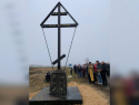 На въезде в панинское село Алое Поле установили поклонный крест
