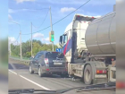 В Аннинском районе бензовоз врезался в легковушку