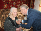Жительнице Таловского района вручили медаль в честь 80-летия легендарного Прохоровского сражения