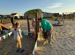 В бобровском селе Юдановка общественники оборудовали детскую площадку
