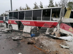 В Бобровском районе фура протаранила колонну Росгвардии