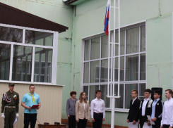 В Таловских школах прошло торжественное поднятие флага
