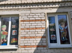 Жители Панинского района приняли участие в акции «Окна Победы»