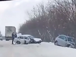 В Бобровском районе в ДТП попали два автомобиля
