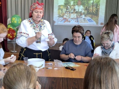 В Курской области панинская мастерица организовала выставку по бисероплетению