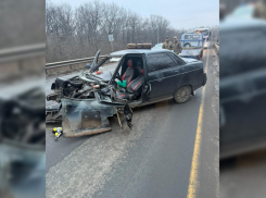 В Аннинском районе женщина попала в больницу после ДТП с отбойником