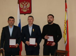 В Бобровском районе вручили награды за поддержку участников СВО