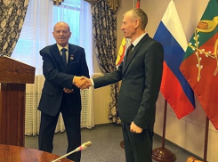 Таловчанину Анатолию Трунову вручили нагрудный знак «Благодарность от земли Таловской»