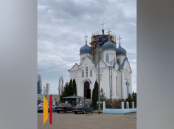 В Панино установили новый крест на центральном куполе Казанского храма