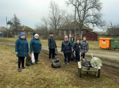 Активисты Таловского района провели субботник на берегу реки Сухая Чигла
