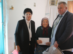 В Панинском районе отметила 98-летие труженица тыла Мария Небренчина