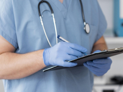 В Таловском районе водитель упал с трапа цистерны кормовоза