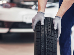 Жителям Воронежской области порекомендовали сменить резину на машине