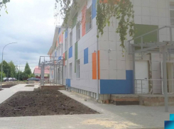 Детская поликлиника в Боброве готова на 96%