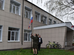 В школе №3 в Анне учебную неделю начали новой с патриотической традиции 