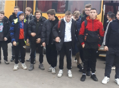 Панинские школьники побывали на авиационном заводе