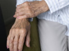 Пенсионерка из Аннинского района потребовала алименты от брошенных дочерей