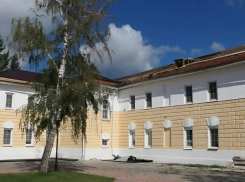 На ремонт Хреновской школы наездников направили дополнительные средства