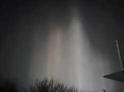 В небе над Воронежской областью заметили световые столбы