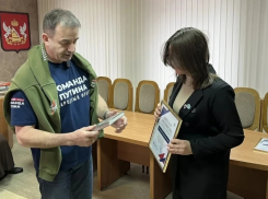 Таловских школьников, победивших в поэтическом конкурсе, наградил Дмитрий Певцов