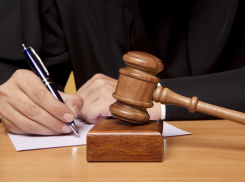 В Аннинском районе осудили девушку, которая чуть не сбила детей в парке