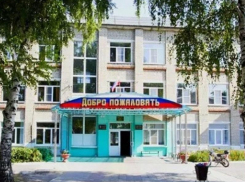 «Психологический террор» и непонятные «поборы»: что происходит в Панинской школе?