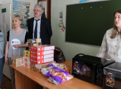 Беженцам в Таловском ПВР волонтёры привезли бытовую технику