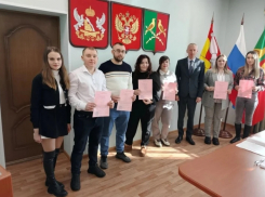 Молодые семьи Таловского района получили сертификаты на жилье