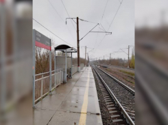 В Бобровском районе электричка зажала женщине ногу дверьми