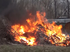 В Таловском районе коммунальщики сожгли мусор