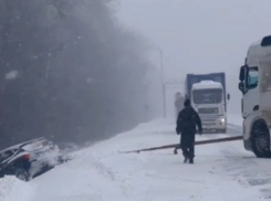 В Панинском районе госавтоинспекторы помогли водителю Hyundai, съехавшему в кювет
