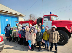 В Таловском районе школьники посетили местную пожарную команду