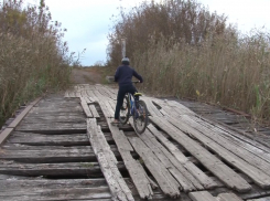 Жители Аннинского района жалуются на прогнивший мост и бездействие чиновников