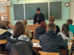 В Панинской школе прошёл «Диалог со священником»