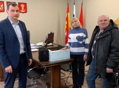 Жители Панинского района передали участникам СВО рации и аптечку