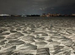 В Воронежской области запечатлели удивительные «мозаичные» узоры на льду