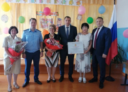 Мировской школе вручили сертификат на 100 тыс. рублей