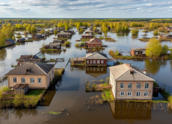 В Воронежской области под воду ушли мост, приусадебные участки и жилые дома