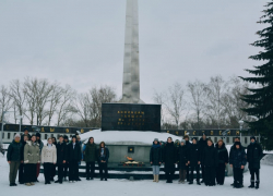 Аннинские школьники почтили память воинов-участников Сталинградской битвы