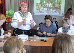 В Курской области панинская мастерица организовала выставку по бисероплетению