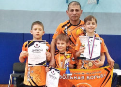 Панинский борцы завоевали бронзовые медали на турнире в Москве