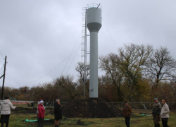 В панинском поселке Тойда 1-я установили новую водонапорную башню