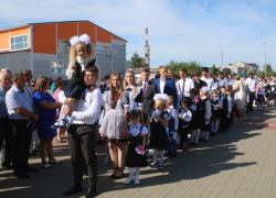 В Панинской школе прошла праздничная линейка