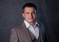 «Всё зависит от нас»: Вячеслав Владимиров поздравил читателей «Блокнот Анна» с Новым годом