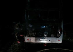 В Бобровском районе сгорел пассажирский автобус