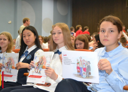 В образовательных учреждениях Боброва прошли занятия по безопасности на железной дороге