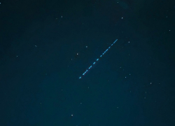 Жители Воронежской области увидели в небе «звёздный поезд» Илона Маска