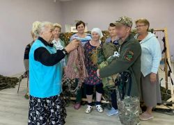 «Серебряные» волонтеры из Панинского района передали военным 49 масксетей