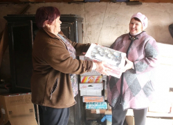 Жительницы панинского поселка Тойда 1-я изготовили 550 окопных свечей